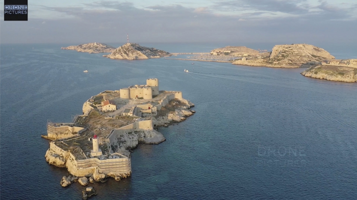 Vue aérienne du Chateau d'IF au lever du soleil, à Marseille, prise de vue par drone © Drone-Pictures Marseille 