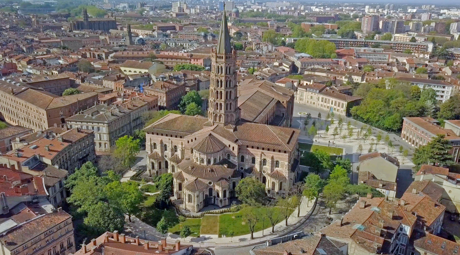 Photo aerienne par drone de la Basilique Saint-Sernin, Toulouse © SPIRITPROD33-HOsiHO #2078601