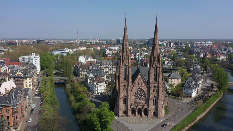 Église réformée Saint-Paul,  Strasbourg, France - vue par drone #2079310 © SKYPIC-HOsiHO