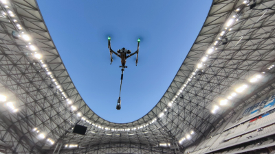Flying Inspire 2 UAV with its parachutes for urban zones scenario S3