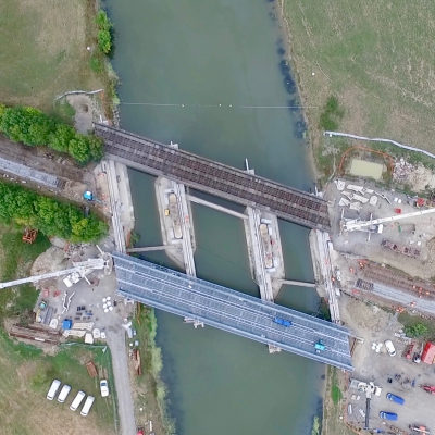 Network SNCF works for the replacement of the metal deck of the Viaduc sur le Lay in Vendée
