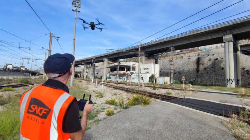 13 - 04 Novembre 2022 - SNCF-Réseau à Marseille, le drone en vol sur les rails © Drone-Pictures